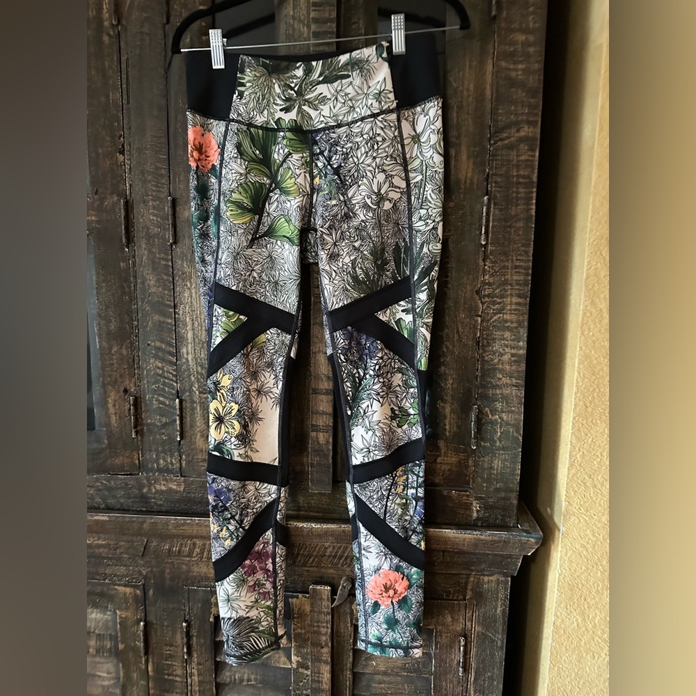Calia By Carrie Underwood Medium Athletic Pants Limited Edition